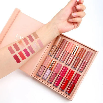 ViperKiss — Lippenfarbe, die dich unaufhaltsam stark und makellos durch den Tag bringt