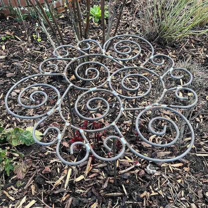 GardenGuard — Unsichtbare Power für strahlend starke Blüten, die jeden Sturm überstehen