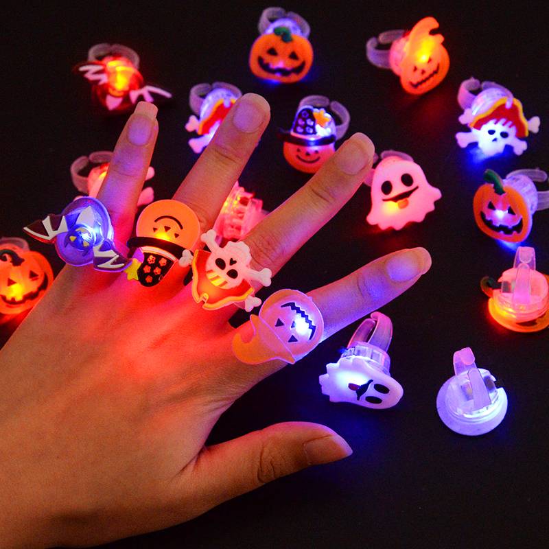 NeonXtra Shine Ring und Brosche — Mach dich zur strahlenden Halloween-Ikone, die alle bewundern wollen!