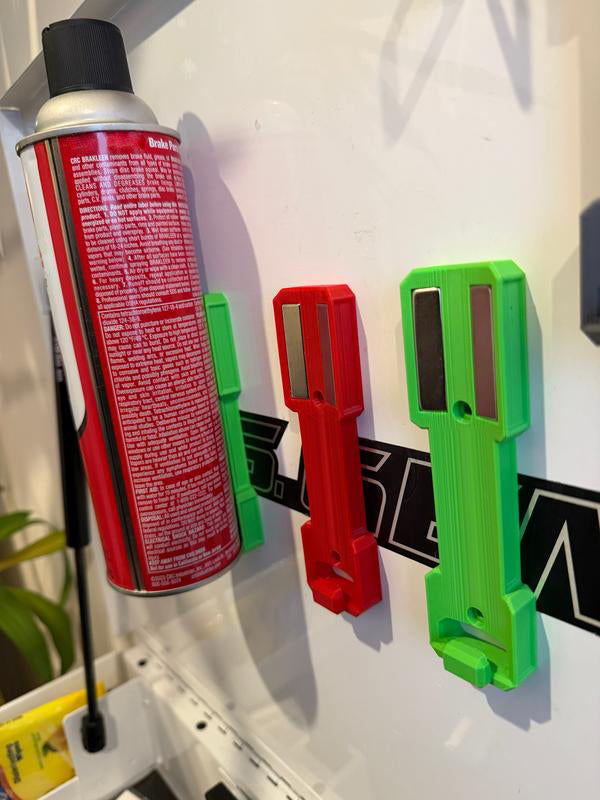 AeroGrip — Verliere nie wieder deine Spraydosen und behalte die volle Kontrolle im Chaos
