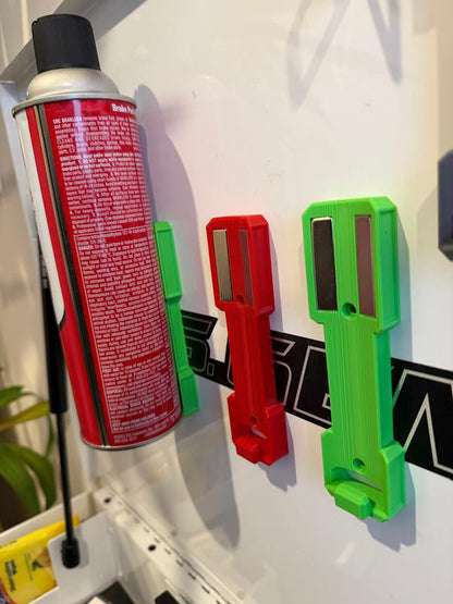 AeroGrip — Verliere nie wieder deine Spraydosen und behalte die volle Kontrolle im Chaos