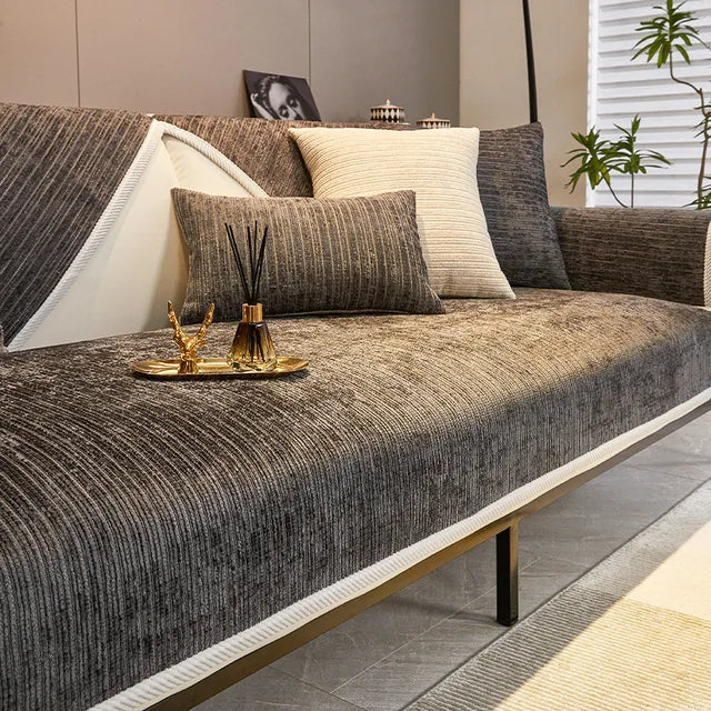 LuxGuard Schutzbezug — Sofaluxus erleben und Katzenkrallen adé!