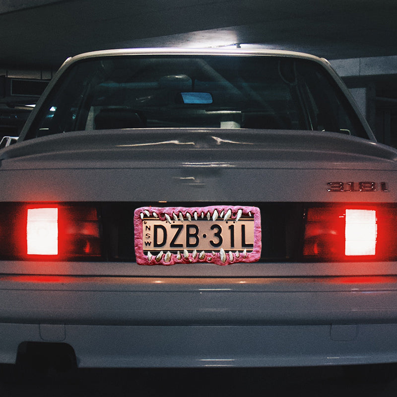 GrimmGlow — Verwandelt Dein Fahrzeug in den strahlenden Star jeder Halloween-Feier!