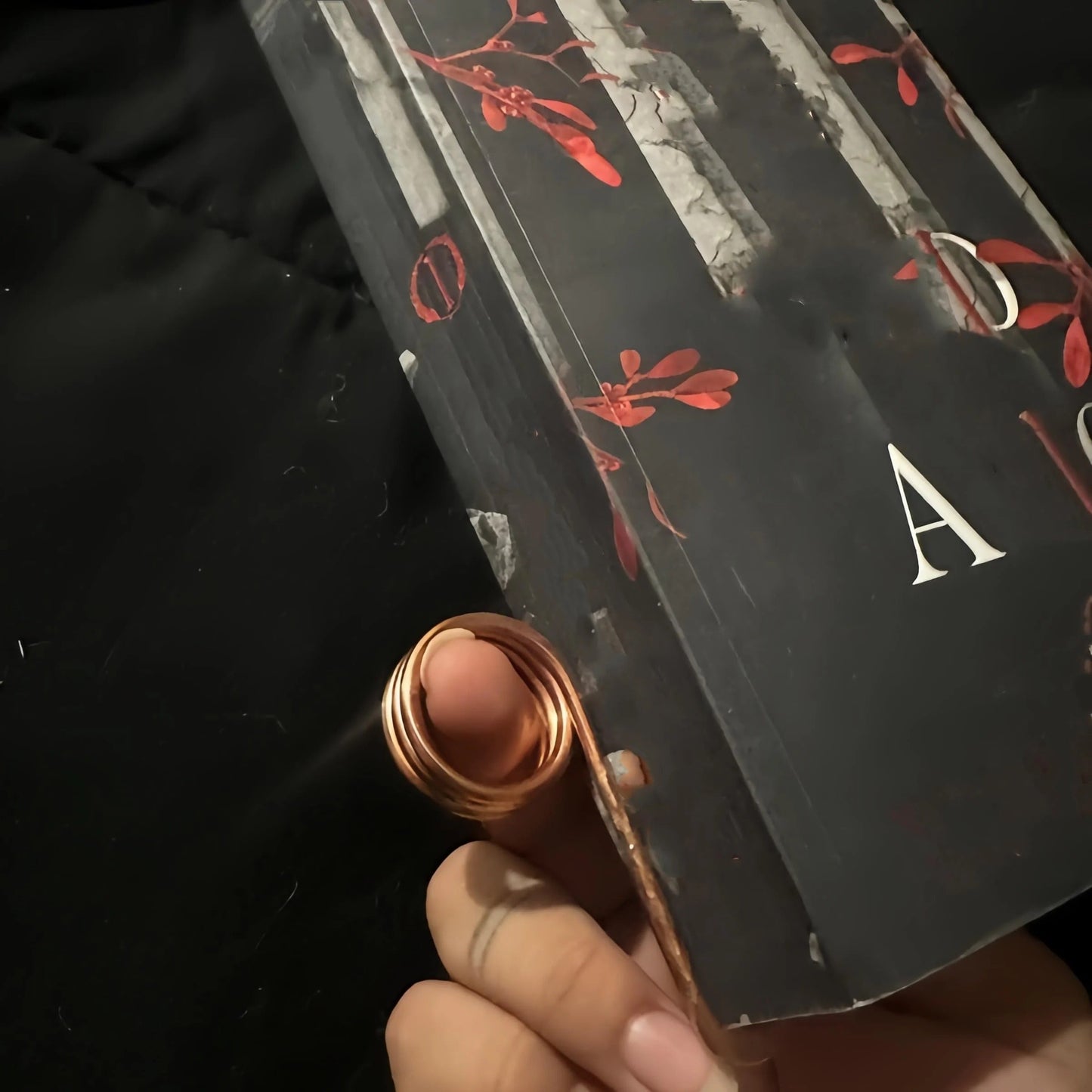 GripLux Ring Keeper — Schmerzfreies Lesen in luxuriösem Stil, das deinen Daumen entspannt und dein Buch offenhält (3 Stück)