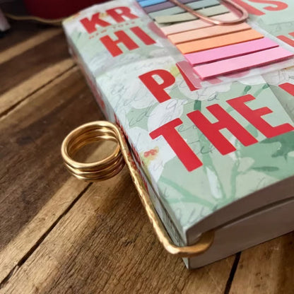 GripLux Ring Keeper — Schmerzfreies Lesen in luxuriösem Stil, das deinen Daumen entspannt und dein Buch offenhält (3 Stück)