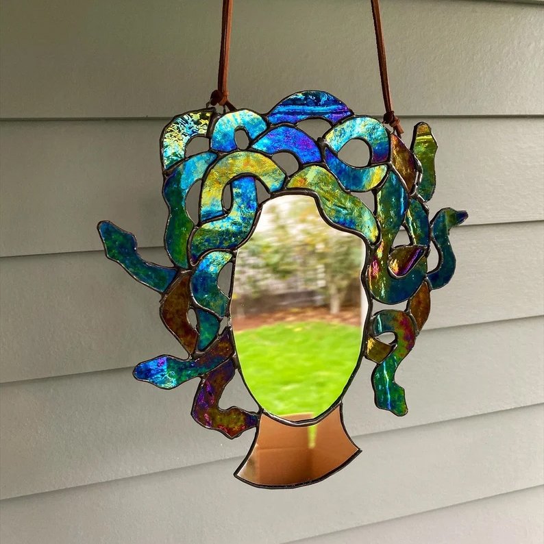 Medusa's Gaze - Bezaubernder Glasmalerei-Sonnenfänger